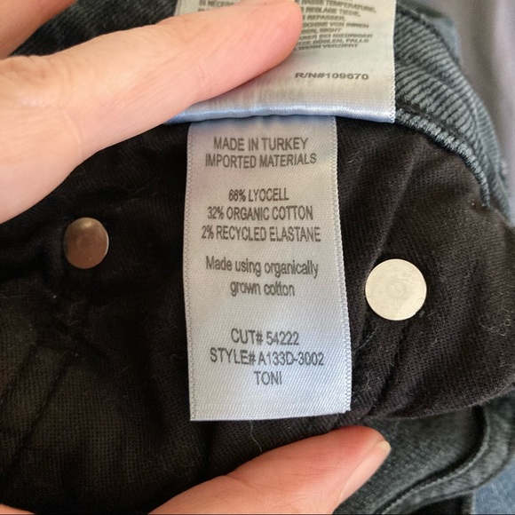 Agolde Mid Rise Toni in Feral (washed black) Sz 26 - Picture 9 of 9